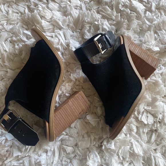 Marc Fisher Vashi Suede Block Heel Sandal 9.5 - Picture 2 of 8